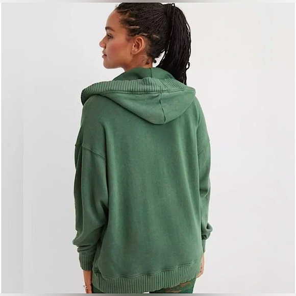 Aerie Offline by American Eagle Ribbed V Neck Hoodie Sweatshirt in Black - Picture 5 of 12